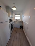 Two bed newly refurbished chalet on Sund0wner Holiday Park - Sleeps 5, pet friendly - Includes bed linen and towels - Ref 319