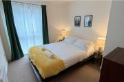 2Bed Apartment - Sleeps 4 - Parking Wifi Central