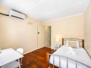 Cozy Studio near UQ Walk to Shops and Transit