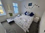 Small bedroom for 3 people