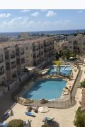 Apartment-Paphos-Poolside-Near Amenities-Discounts
