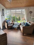 Family-Pet Friendly-Sleeps 8-Hot Tub-Sauna