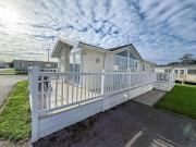 Stunning Lodge With Decking At Manor Park Near Hunstanton Beach Ref 23066W