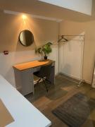 2 bedrooms apartment next to Arndale Shopping