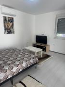 Elena Airport Apartments