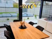 Design-Villa mit privatem Pool & stimmungsvoller Beleuchtung