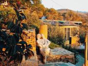 Secret garden in the Cyclades, a light retreat