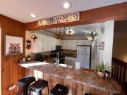 Cozy 2 Bedroom Condo with View of Mtn 10 min Walk 2 Slopes