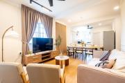 Charming OUG Bungalow 6BR Cozy Family Escape plus Baby Cot