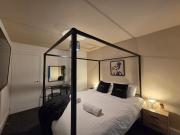 Modern 5 Bedroom Retreat, With Valley Views, Near Bike Park Wales