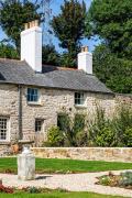 Manor Cottage at Cusgarne Manor, romantic, dog-friendly