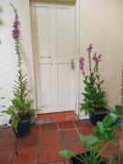 CHALÉ SIMPLES EM CANELA WI-FI SPLIT COZINHA COMPLETA SALA QUARTO BANHEIRO A 2 KM DO centro