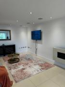 The Luxe Penthouse Lift Access Free Parking