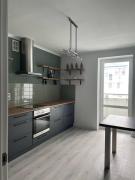 Стильні апартаменти з двома окремими спальнями з панорамним видом на Дніпро!