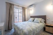 Apartment Sleeps 4 with Sea Views