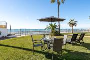 Beach house with direct access to Calahonda Beach and open sea views CS183