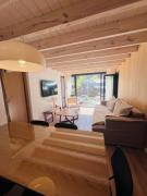 Moderno y luminoso vista a la montaña y parrilla