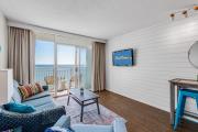 Coral Surf by StayMareni - Oceanfront King Suite