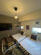 Higashi-Shinjuku 1002