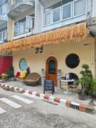 Bangkhunnon Station Hostel