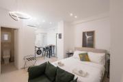 15 mins Walk to Acropolis, Minimalist Studio