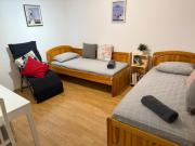 Peaceful Riverside Studio with private Garden Center Parking