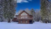 Iron Mountain - Spacious Secluded Lodge with Hot Tub & Game Room