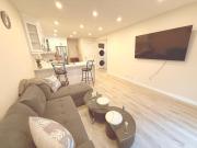 Modern 1-BR Suite EV Charger, Backyard BBQ & Near Square One
