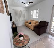 Casa em Jurerê com quintal, churrasqueira e estacionamento – perto da praia