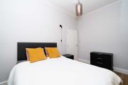 Bright Bath Apartments, 3 Mins to Station