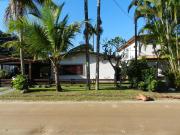 Casa Charmosa em condominio a 150 m da areia com muita seguranca