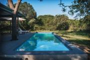 The Grand Luxury Safari Villa, Huge Private Pool, Hot tub, Outdoor Shower, Giraffe Tower, Free Standing Bath, Private Game Reserve, Stargazing, Ultimate Bush Luxury