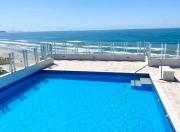 Pé na areia: apto com vista mar e piscina