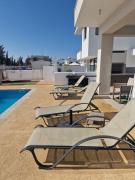 Top Paralimni