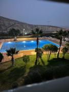 Appartement vue sur piscine et jardin