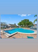 Comfortable apartment entirely by the lake