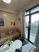 Seaview Family room fast WIFI Balconynear Airport Okada Complex 8B