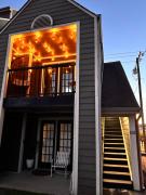 Cozy Loft - Walk to Broadway - Free Gated Parking