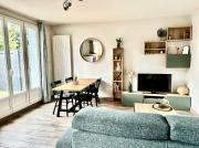 Art de Recevoir - Douce Escapade à Lyon 8 - Appartement Lumineux avec Terrasse & Climatisation