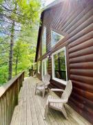 14 Guest 7 Bed 4 BR Lakefront Cabin w Hot Tub