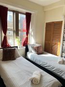 1st Class 4 Bedroom 2 Bathrooms Sleeps 9 - 11 adults