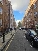 Elegant 2BD Apartment, Steps from Oxford Street