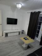 Starfluence Properties - Lovely Double Room