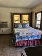 Cozy Studio Cabin Rental with Hot Tub Perfect for Glamping in Ohio