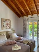 Top Koukounaries Top Koukounaries