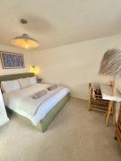 Palms 1 - Wood burner, 5 min walk to beach+parking