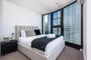 Flinders St Luxury - Free Parking, Gym, Pool & Sauna