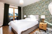 Chic 2-Bed Flat with River Liffey Views - 12 Mins to Grand Canal Dock Station