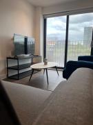 Joyful Group - Stylish 2 Bedroom Duplex with Sofa Bed in Salford M5