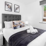 Stylish 2 Bedroom Apartment - Balcony - Parking - Fast WIFI - 3MC